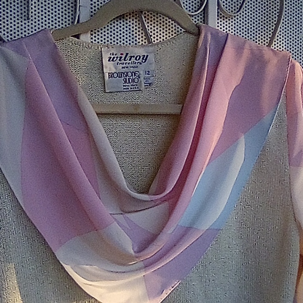 The Wilroy Traveller New York Size 12 Two Piece Skirt Suit With Scarf Top. - Picture 2 of 7